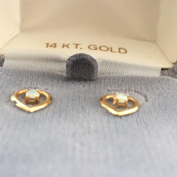 [ VINTAGE Mervyn’s 14KT Gold Opal Stud Earrings ] - Picture 3 of 6